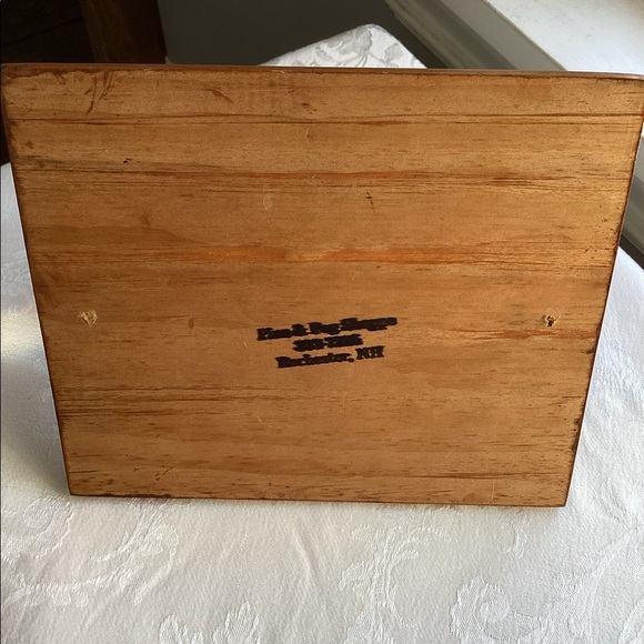 Vintage Folk Art Painted Wooden Napkin Holder - Picture 4 of 7